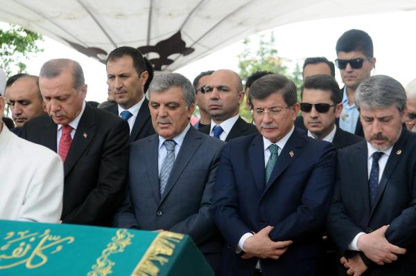 Erdoğan, Gül ve Davutoğlu cenazede bir araya geldi
