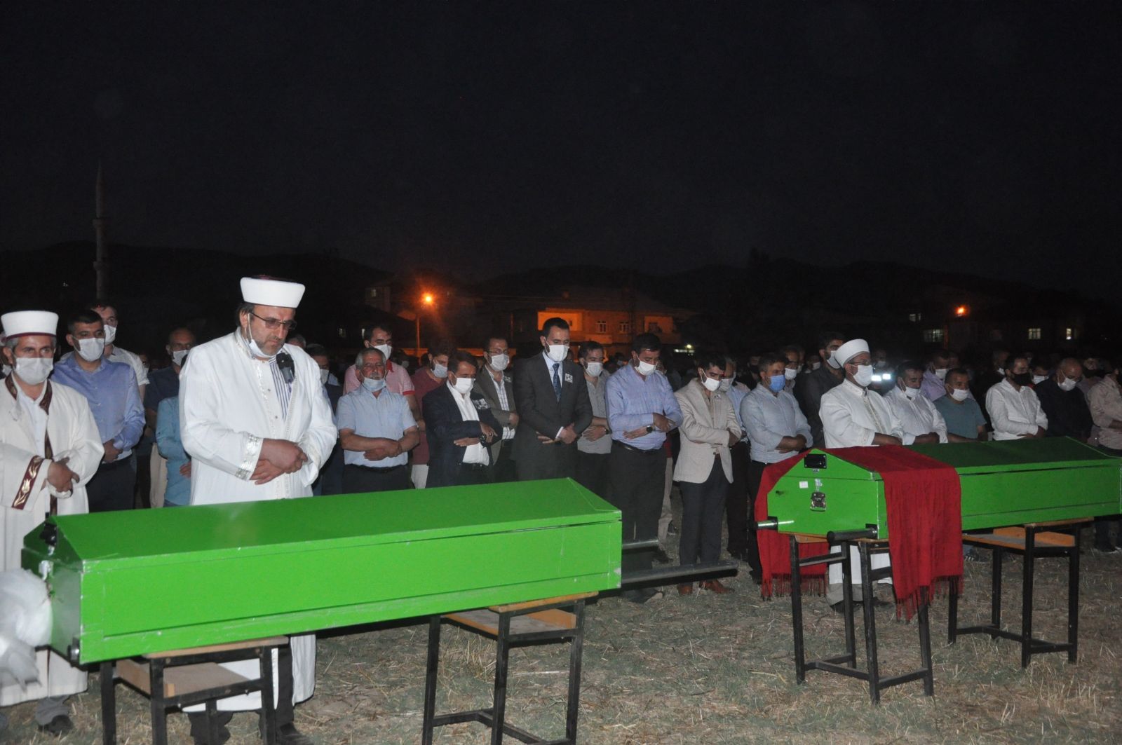 Düğün hazırlığı yapıyorlardı! Yan yana defnedildiler...