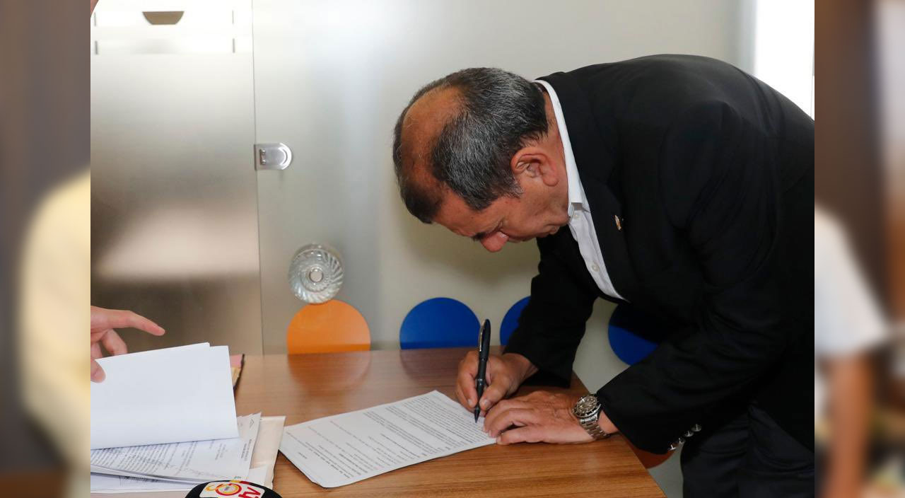 Galatasaray Adası'nın Milli Emlak'taki parsellerinin tapuları Galatasaray Kulübü'ne geçti