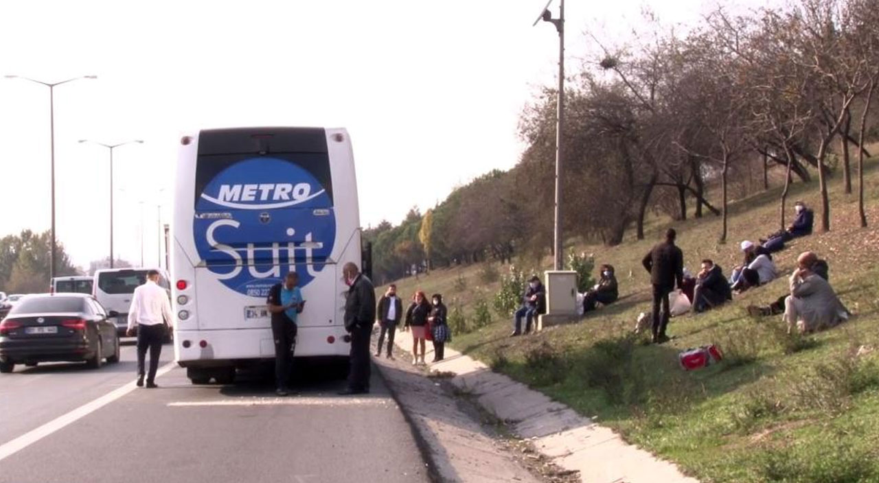 İstanbul’da yolcu otobüsünde yangın çıktı: Tahliye edilen yolcular otoyolun kenarında bekledi İstanbul’da yolcu otobüsünde yangın çıktı: Tahliye edilen yolcular otoyolun kenarında bekledi