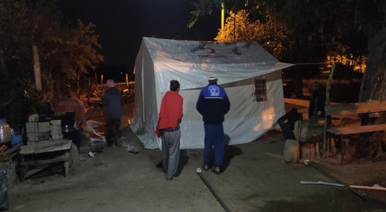 Denizli'de deprem oldu, Çal'da bir ev boşaltıldı