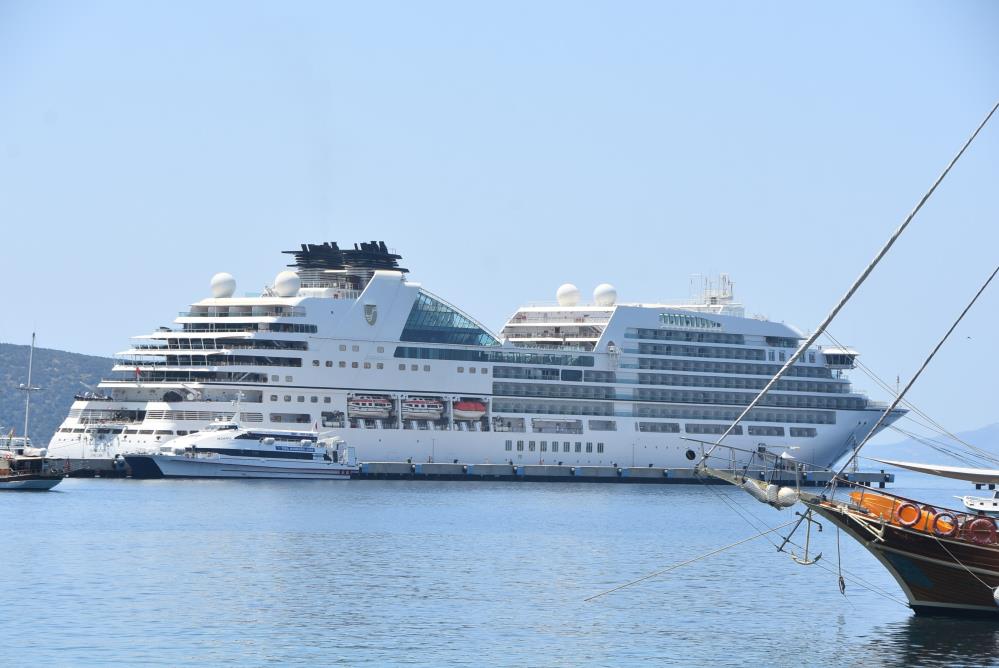 Dev yolcu gemisi 268 yolcusuyla Bodrum’a geldi