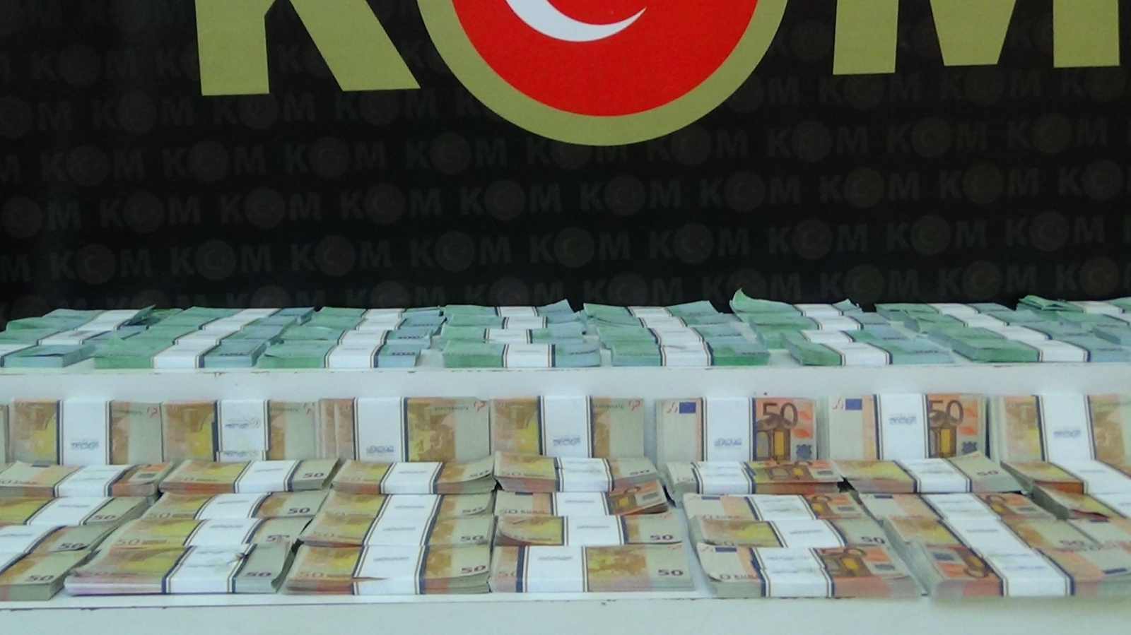 İstanbul’da sahte döviz operasyonu: 15 milyon liraya yakın ele geçirildi İstanbul’da sahte döviz operasyonu: 15 milyon liraya yakın ele geçirildi
