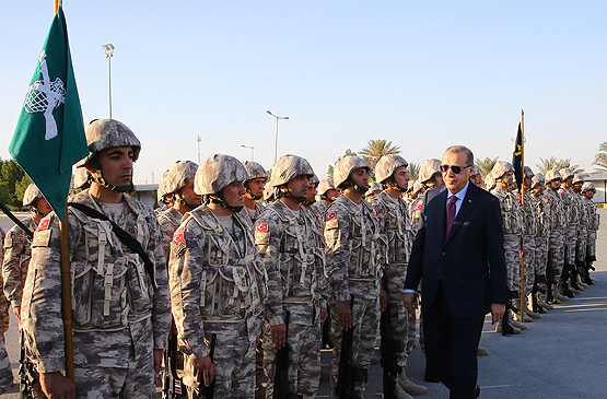 Erdoğan'dan Katar'daki Türk birliğine ziyaret