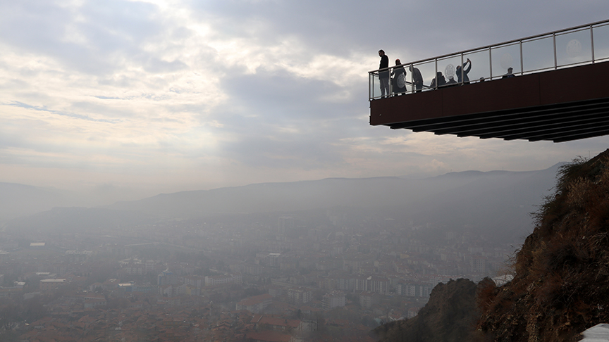 Cam seyir terası heyecan ve eşsiz manzarayı bir arada sunuyor