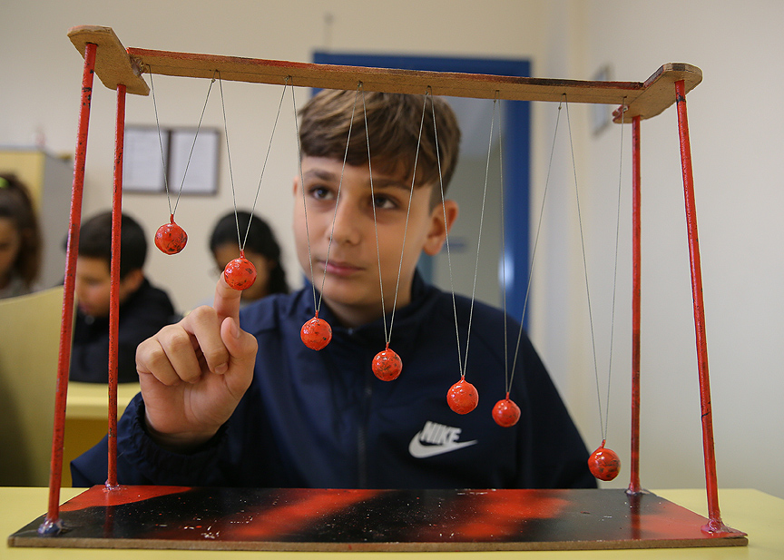 'Kamyon lastiği' fikriyle eğitim için oyuncak üretmeye başladı