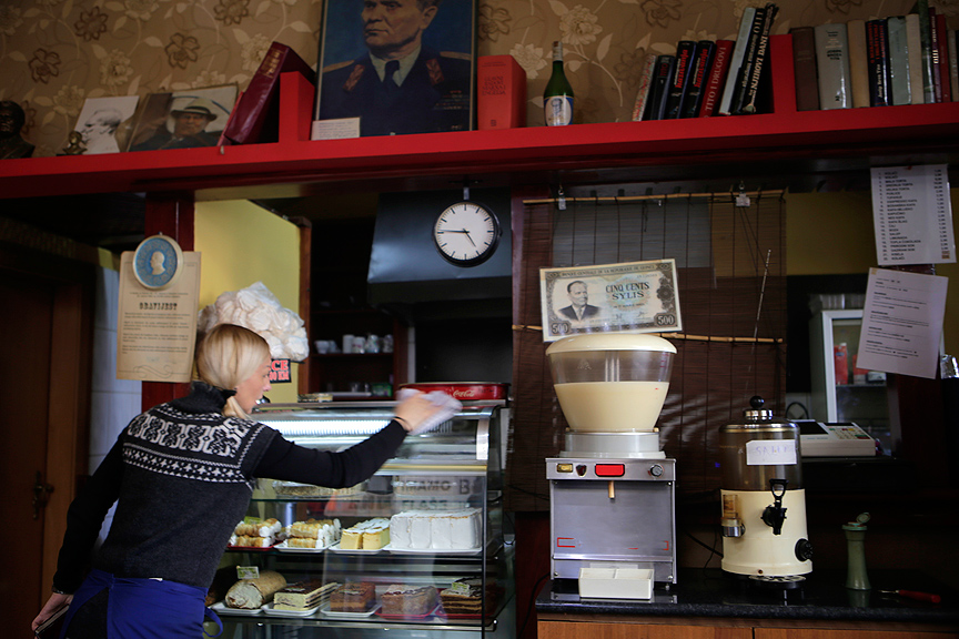 Tito fotoğrafları gölgesinde Osmanlı bozası