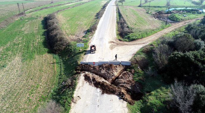 İzmir'de vatandaşların akın ettiği 'düdenler bölgesi' trafiğe kapatıldı