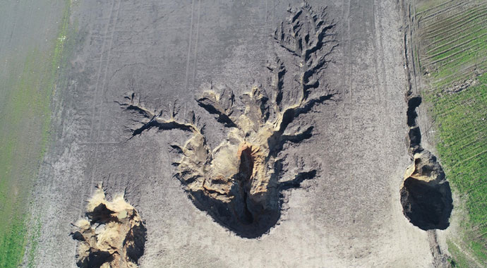 İzmir'de vatandaşların akın ettiği 'düdenler bölgesi' trafiğe kapatıldı