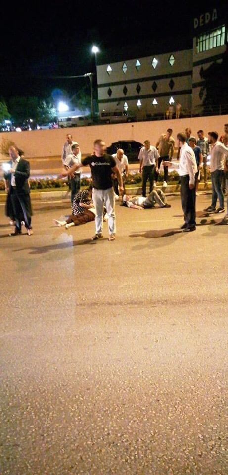 Düğüne giden karı kocaya araba çarptı