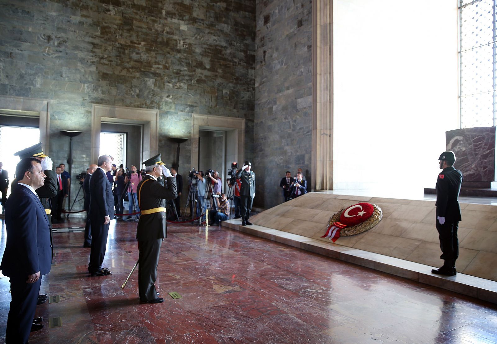 Devlet erkanı tam kadro Anıtkabir'de
