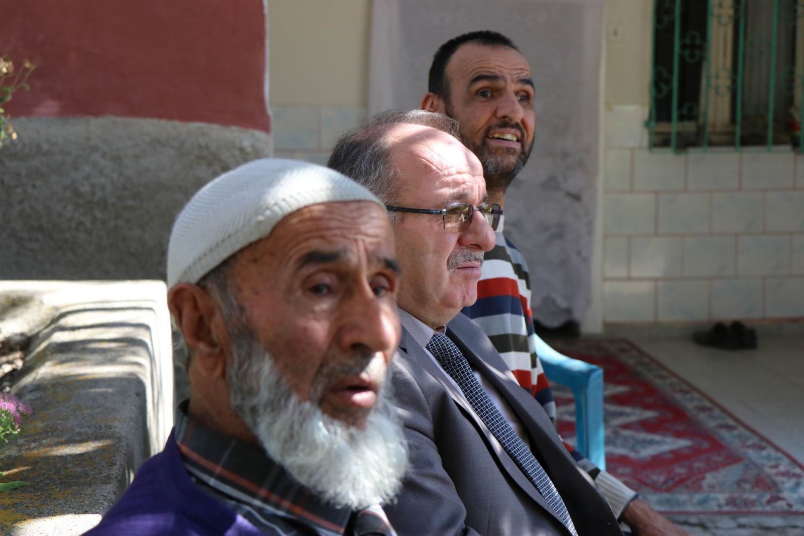 53 yıldır engelli oğluna bakan Emin amca, devlet başka ülkelere muhtaç olmasın diye engelli maaşı almamış