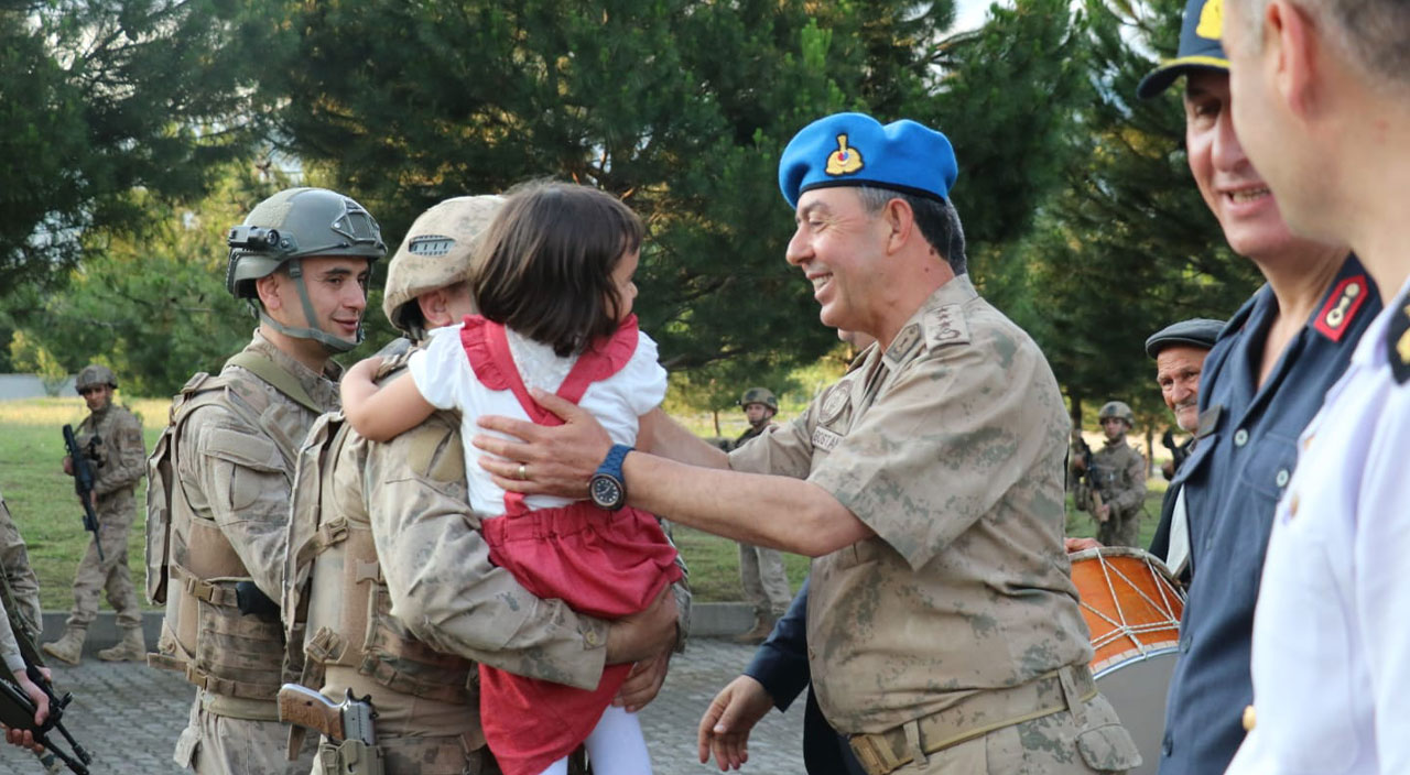 'Kurtlar' Taburu'ndaki komandolar Suriye'den döndü