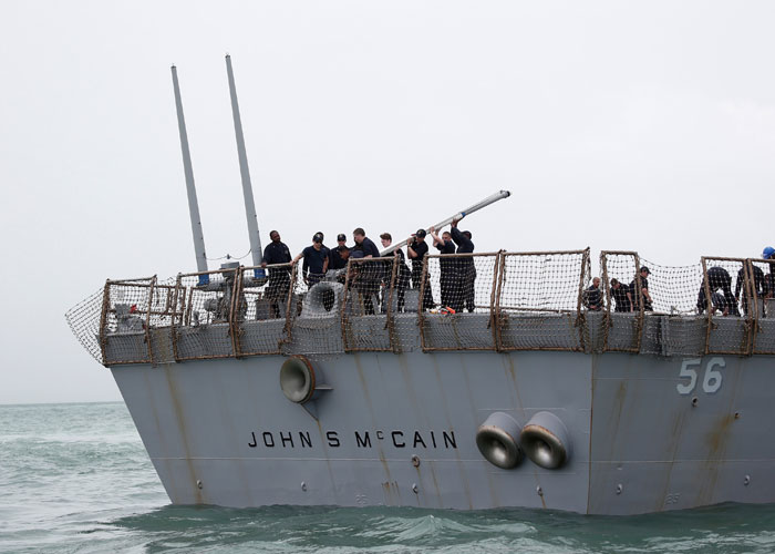 Kaza sonrası ABD savaş gemisinde tehlike! Durmadan su aldı