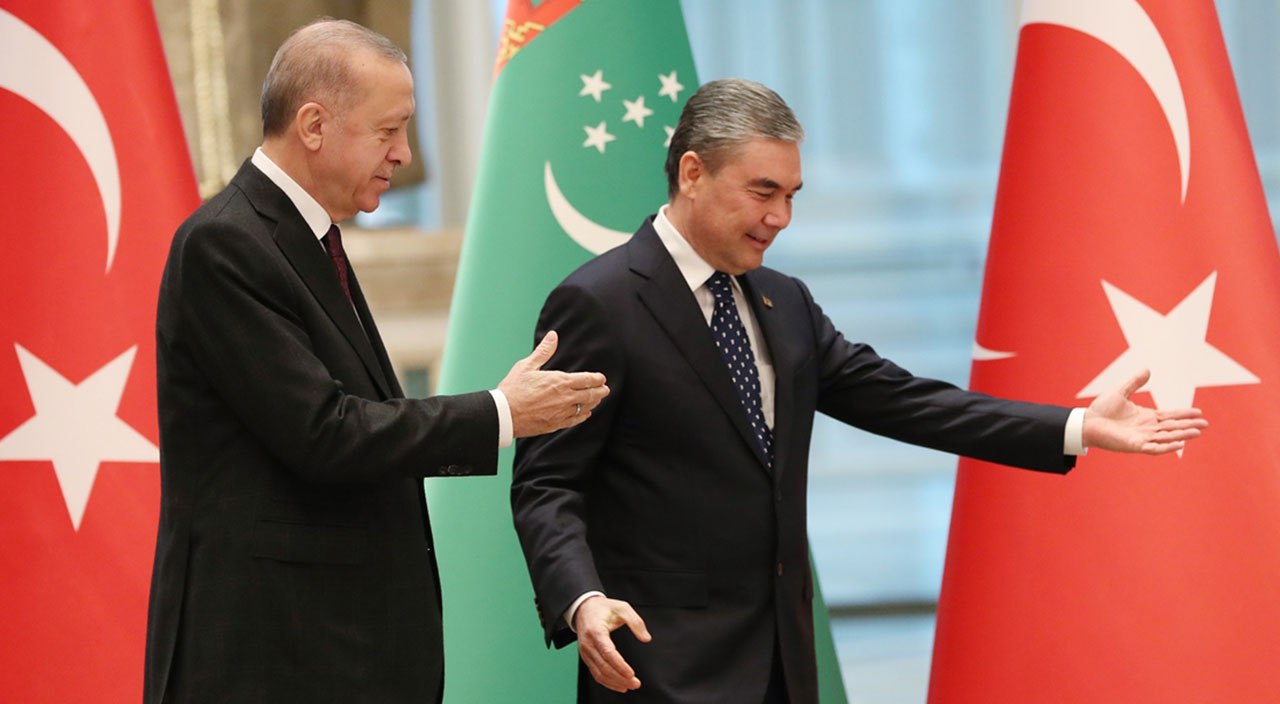 Cumhurbaşkanı Erdoğan Türkmenistan'da: İki ülke arasında imzalar atıldı