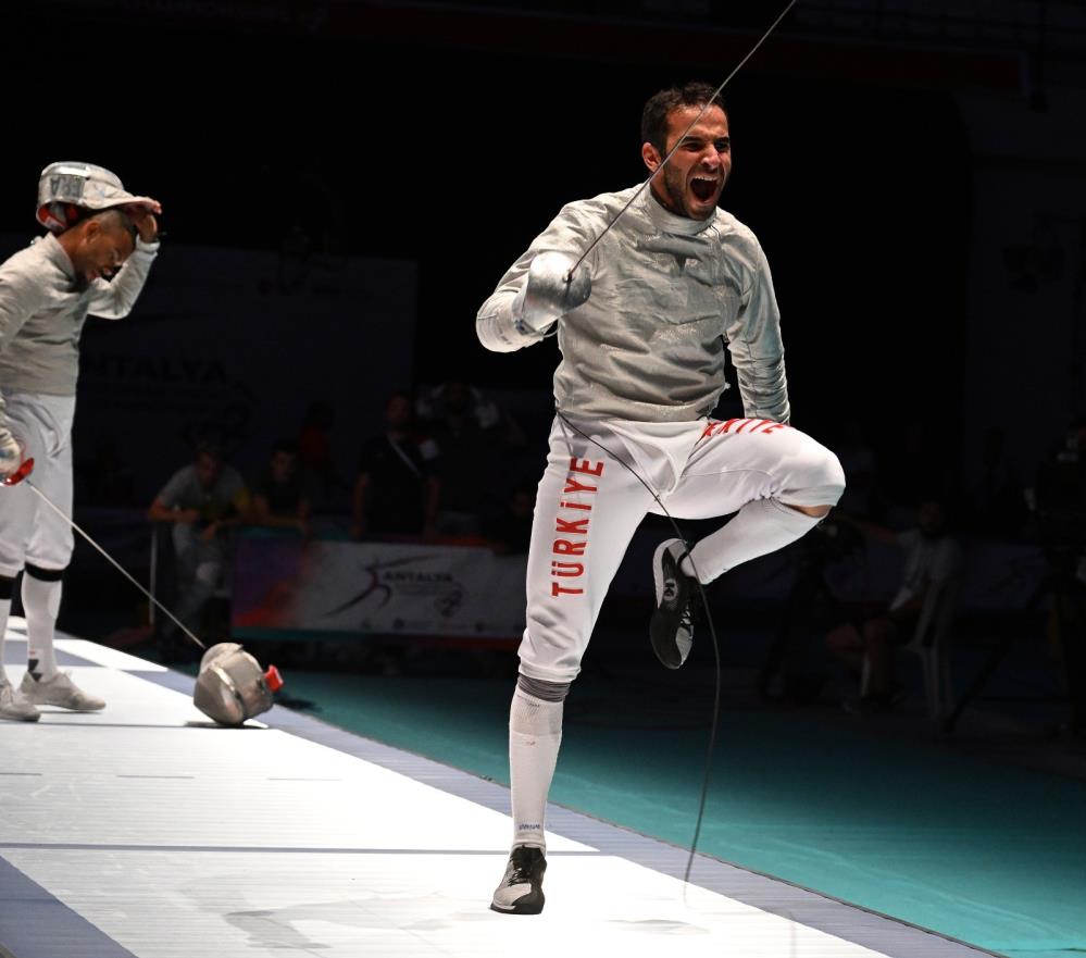 Erkek Kılıç Milli Takımı'ndan Avrupa'da büyük başarı