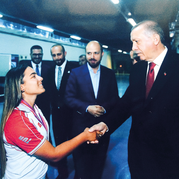 Milli okçumuz: EVRİM SAĞLAM Tesadüfle başladı madalyaya koşuyor