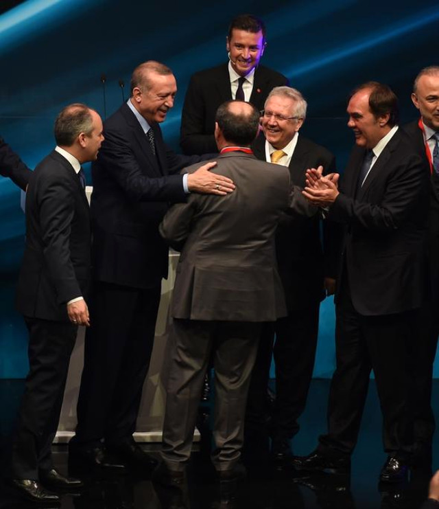 Erdoğan Aziz Yıldırım ile Dursun Özbek'i barıştırdı