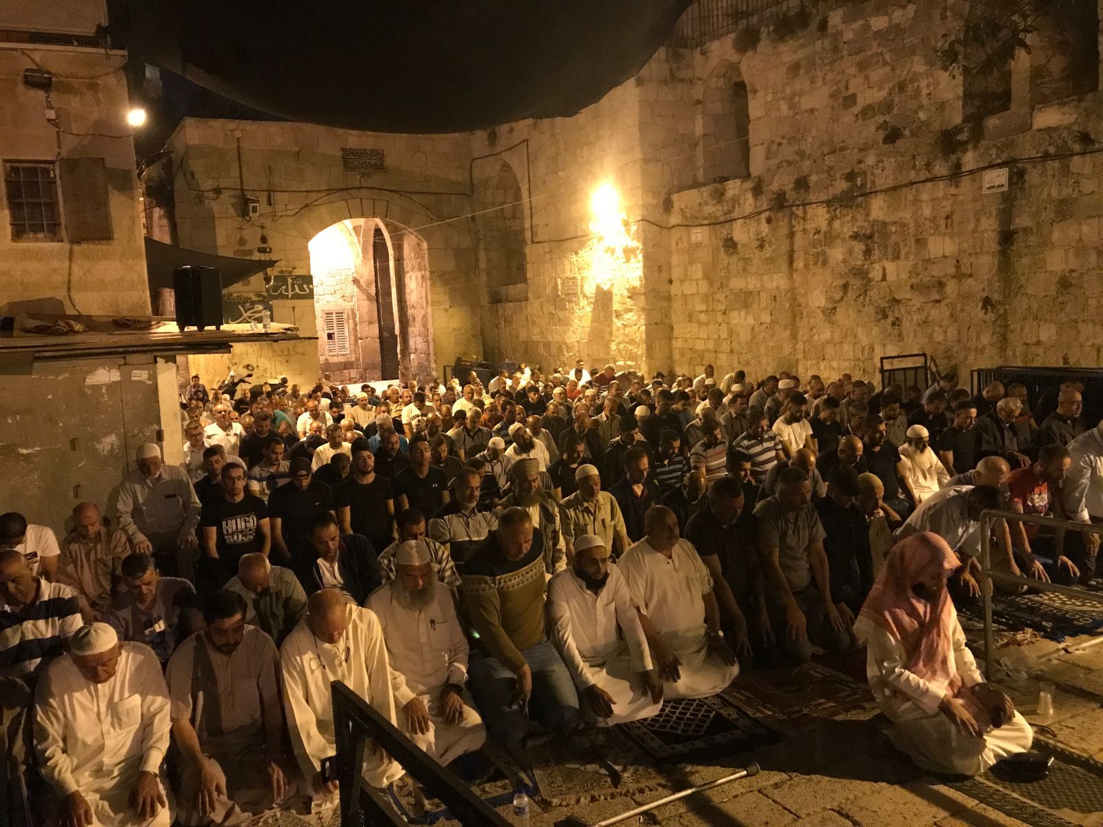 Dün gece alınan kararın ardından Mescid-i Aksa'da bu sabah…