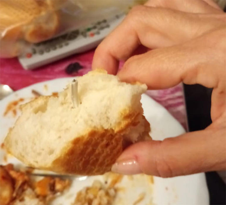 Ekmeğin içinden çıkan cisim şoke etti
