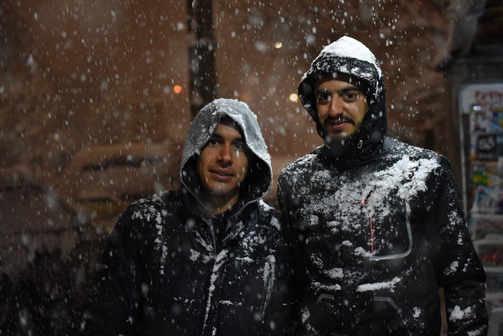 Yoğun kar yağışı uyarısı verilmişti, Erzurum beyaza büründü
