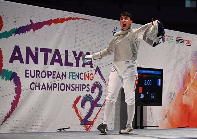 Erkek Kılıç Milli Takımı'ndan Avrupa'da büyük başarı