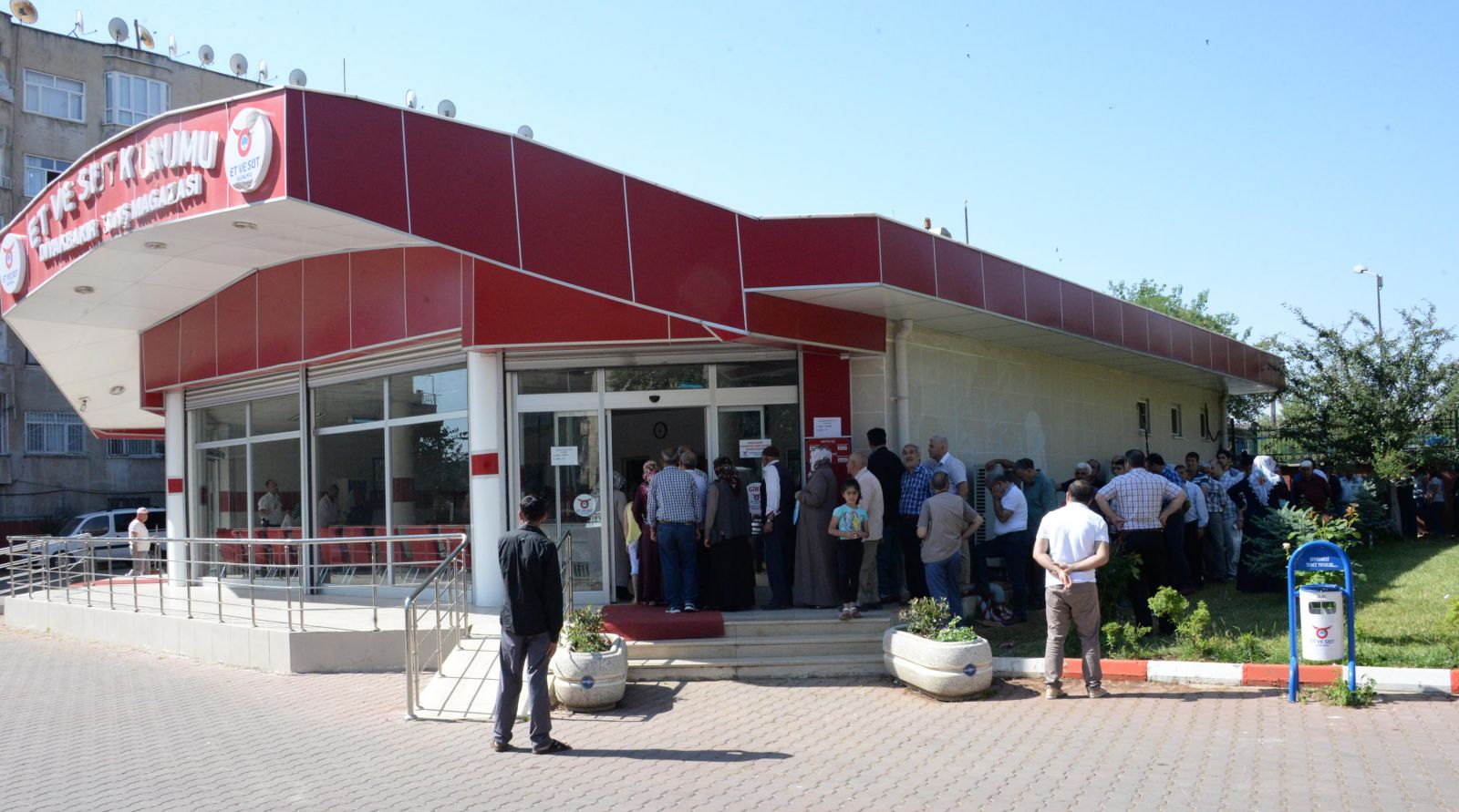 Diyarbakır'da ucuz et, uzun kuyruklar oluşturdu