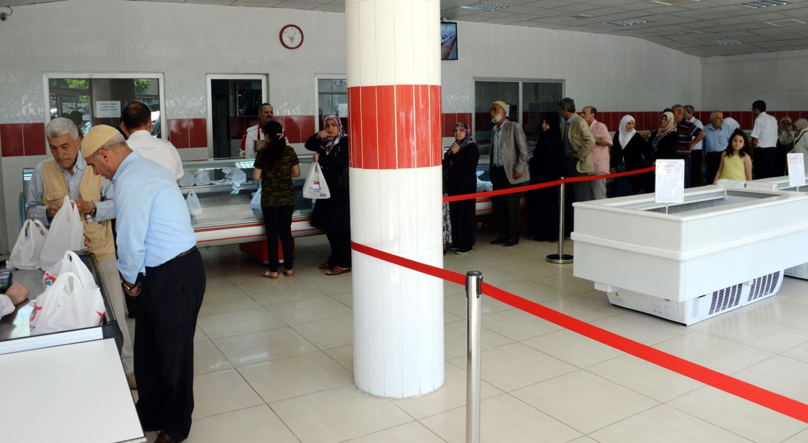 Diyarbakır'da ucuz et, uzun kuyruklar oluşturdu
