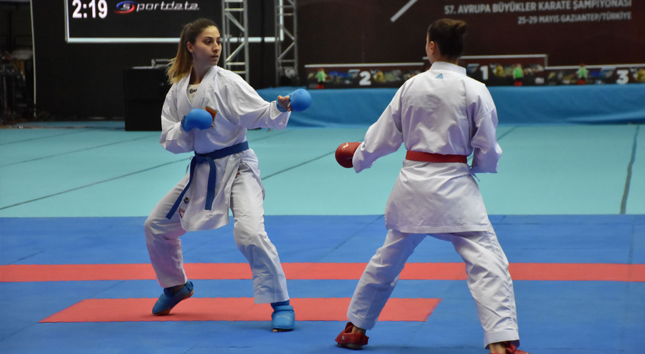 Milli karateciler Eda Eltemur ve Erman Eltemur'da Avrupa şampiyonasında altın madalya