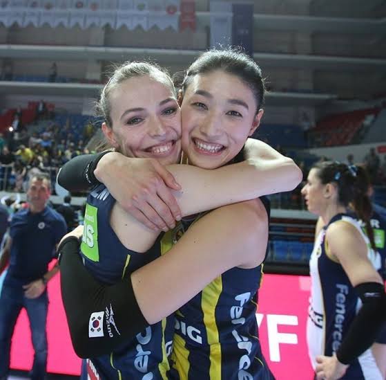 Kardeş ülkenin voleybolcularından Türkiye kampanyası: 120 bin fidan bağışladılar