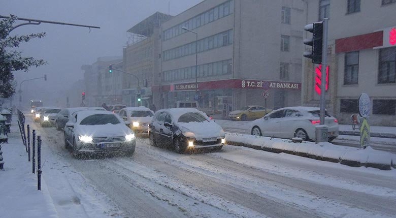 İstanbul'da yarın okullar tatil mi? | 2018 Son dakika kar tatili haberleri | 28 Şubat Kar Tatili Olan İller