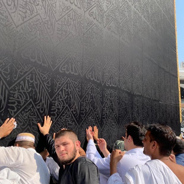 Şampiyon Khabib Nurmagomedov, Kabe'de