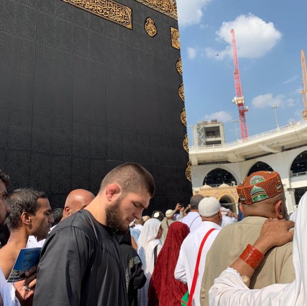 Şampiyon Khabib Nurmagomedov, Kabe'de