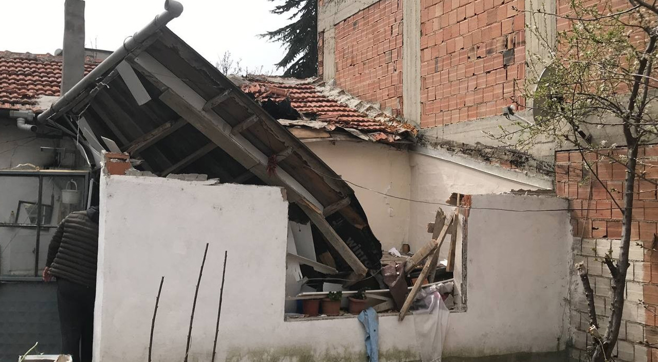 Fırtına Edirne'yi yıktı geçirdi! 1 vatandaş yaralı