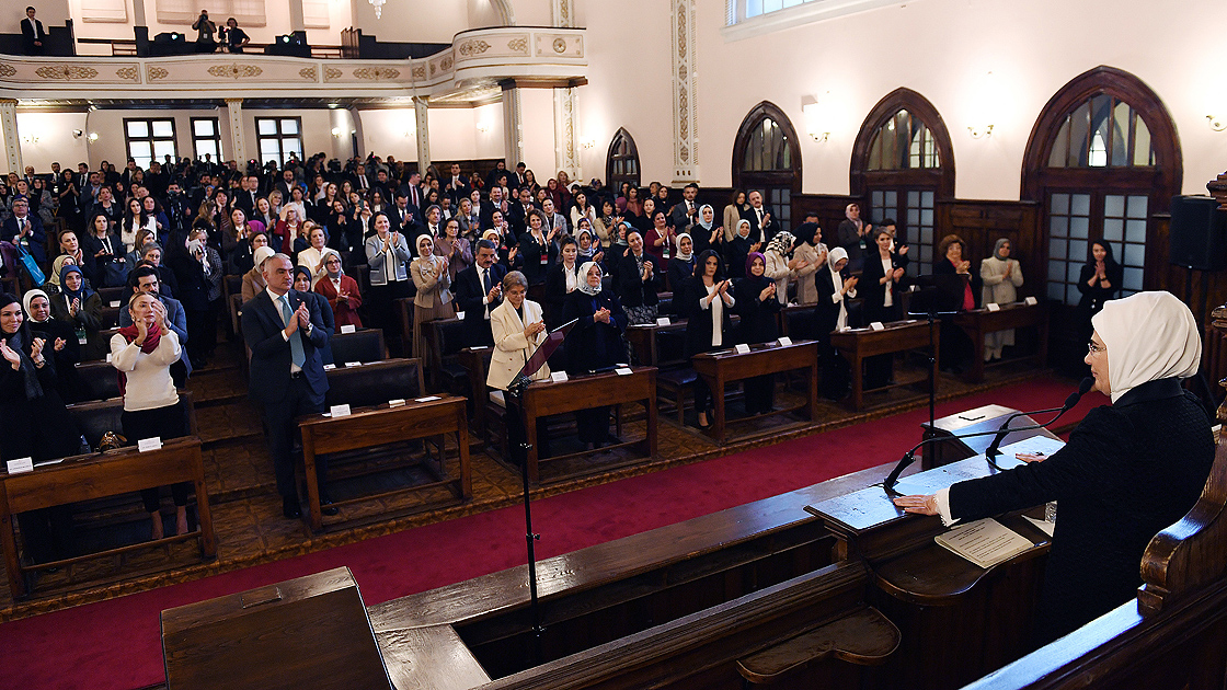 Emine Erdoğan: Dimdik ayakta kalmaya devam edeceğiz