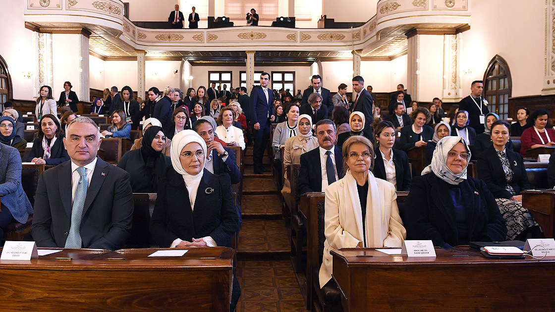 Emine Erdoğan: Dimdik ayakta kalmaya devam edeceğiz