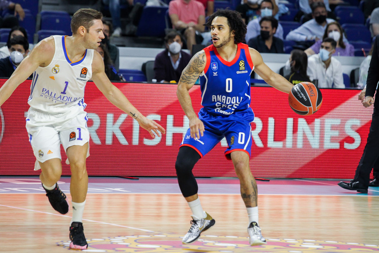 Anadolu Efes, Euroleague'deki ilk maçında Real Madrid'e yenildi