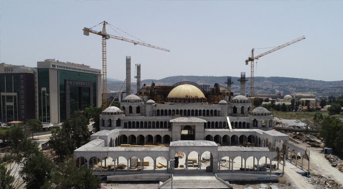 Ege’nin en büyük camisinde çalışmalar sürüyor
