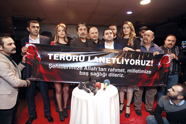 Ata Demirer şehitler için sahne alıyor