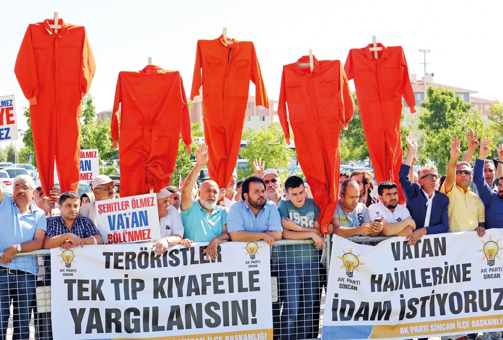 Mürtet sanıkları Mürtet sanıkları
