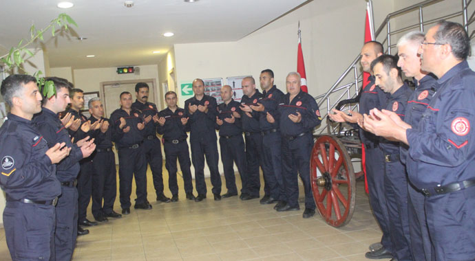Herkes ailesiyle sahur yaparken onlar hayat kurtarıyor