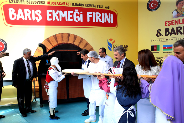 Çocuklar dünya liderlerine barış ekmeği gönderdiler