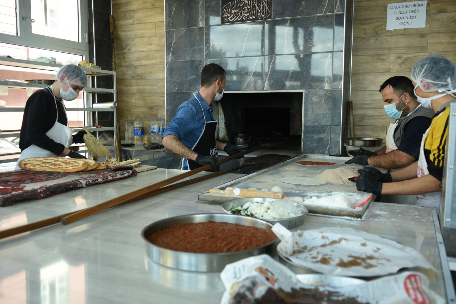 Çalışamayanlara bir aylık ekmek mahalle fırıncısından