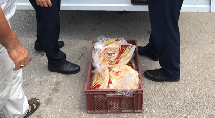 Mide bulandıran olay! Küflü ekmekleri vatandaşa yedireceklerdi