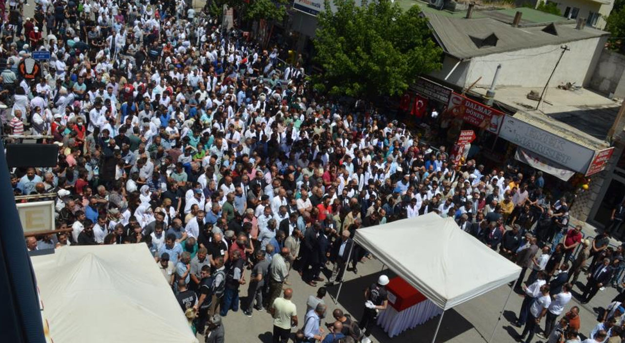 Görev başında öldürülen doktor Ekrem Karakaya’ya son yolculuğuna uğurlandı