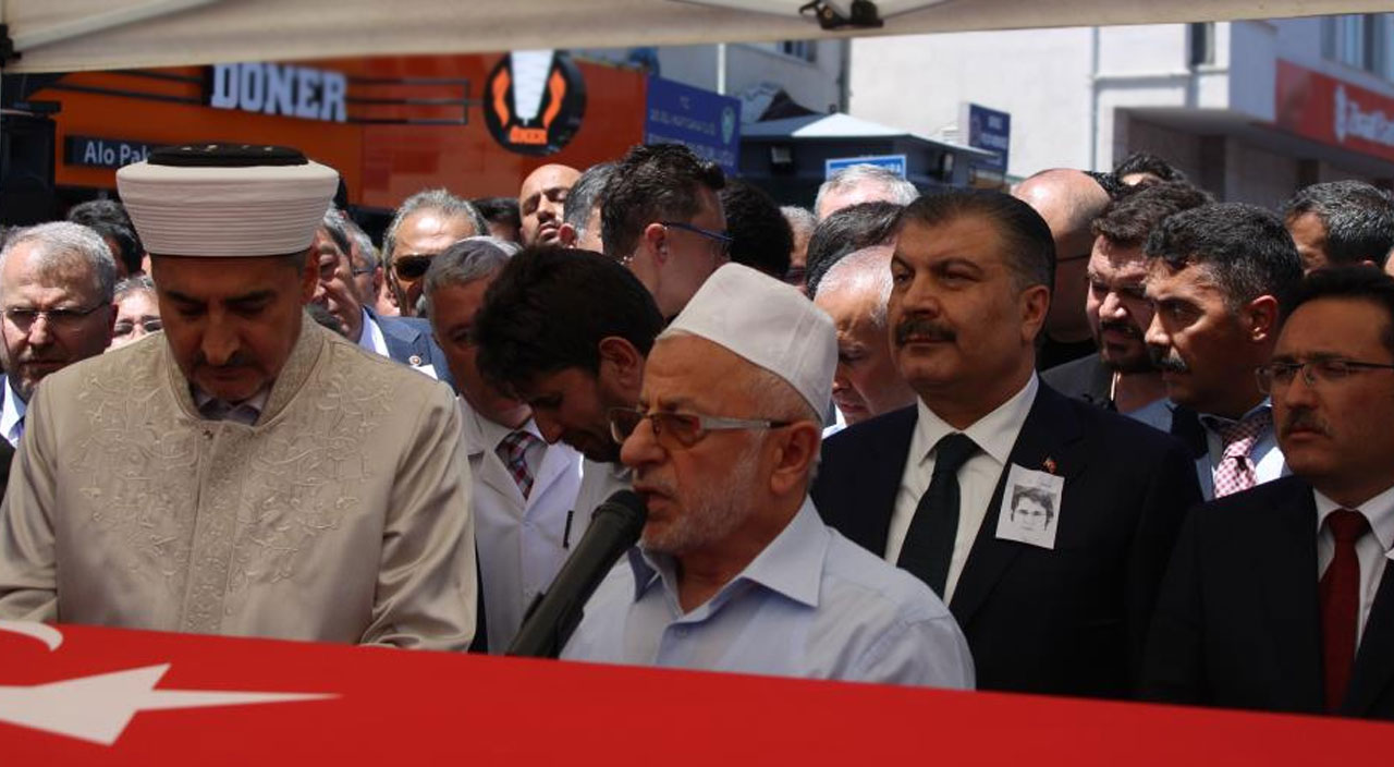 Görev başında öldürülen doktor Ekrem Karakaya’ya son yolculuğuna uğurlandı