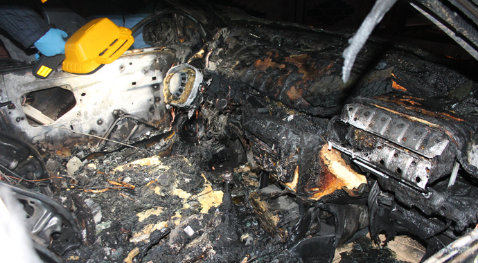 Elazığ’da yanan otomobil kullanılamaz hale geldi