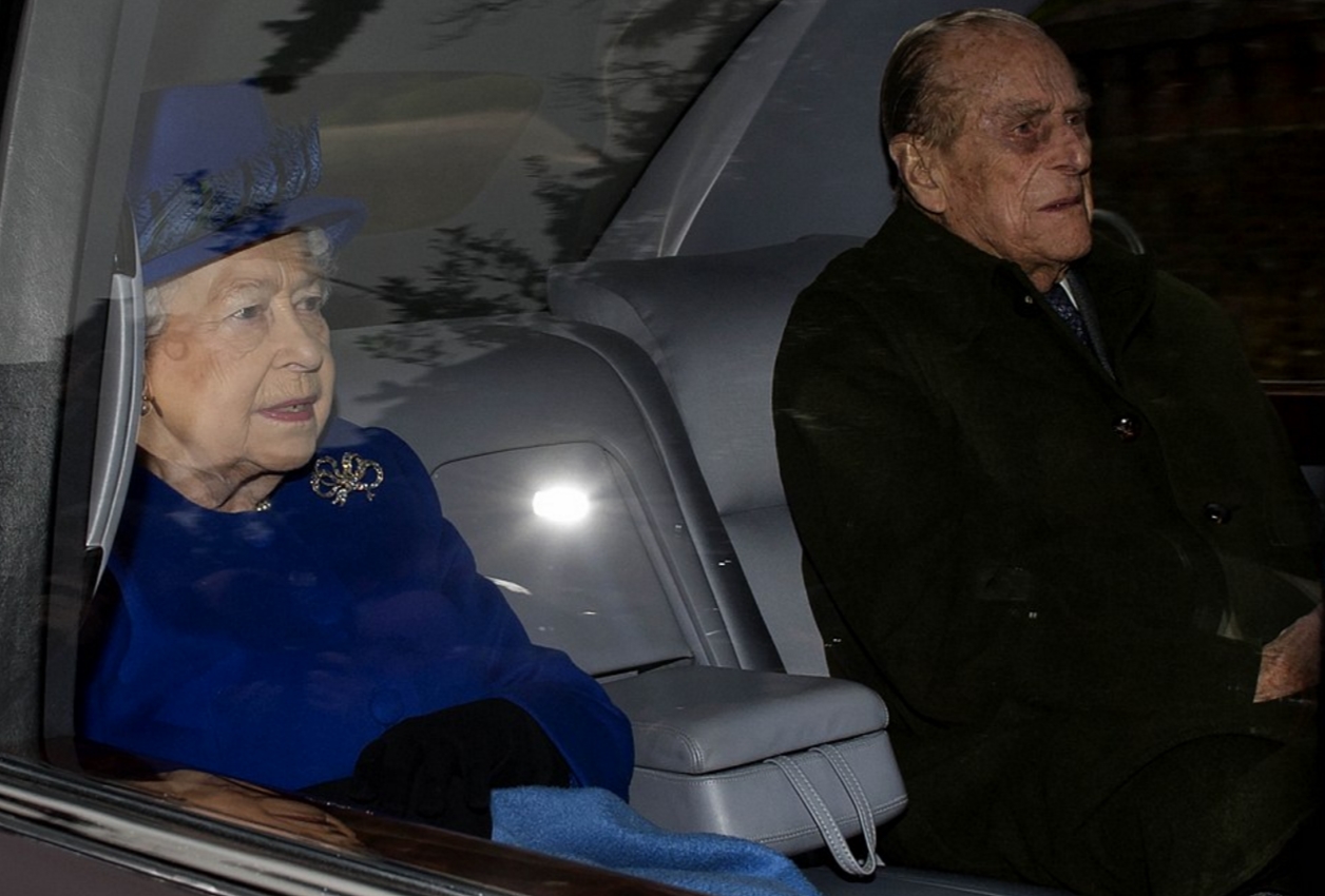 Kraliçe Elizabeth ortaya çıktı