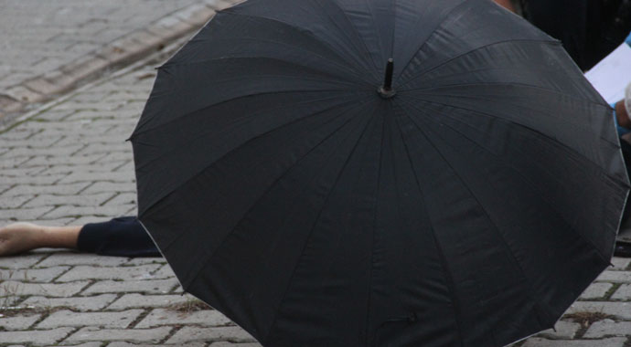 Eşine 'Elveda Ayşem seni çok sevdim' mesajı gönderip 10. kattan atladı! Eşine 'Elveda Ayşem seni çok sevdim' mesajı gönderip 10. kattan atladı!