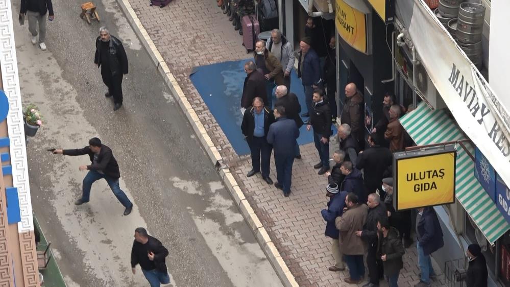 Elazığ’da silahlı kavga! Ortalık savaş alanına döndü